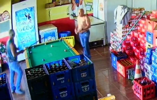 VÍDEO: Homem que matou 7 pessoas após jogo de sinuca é preso
